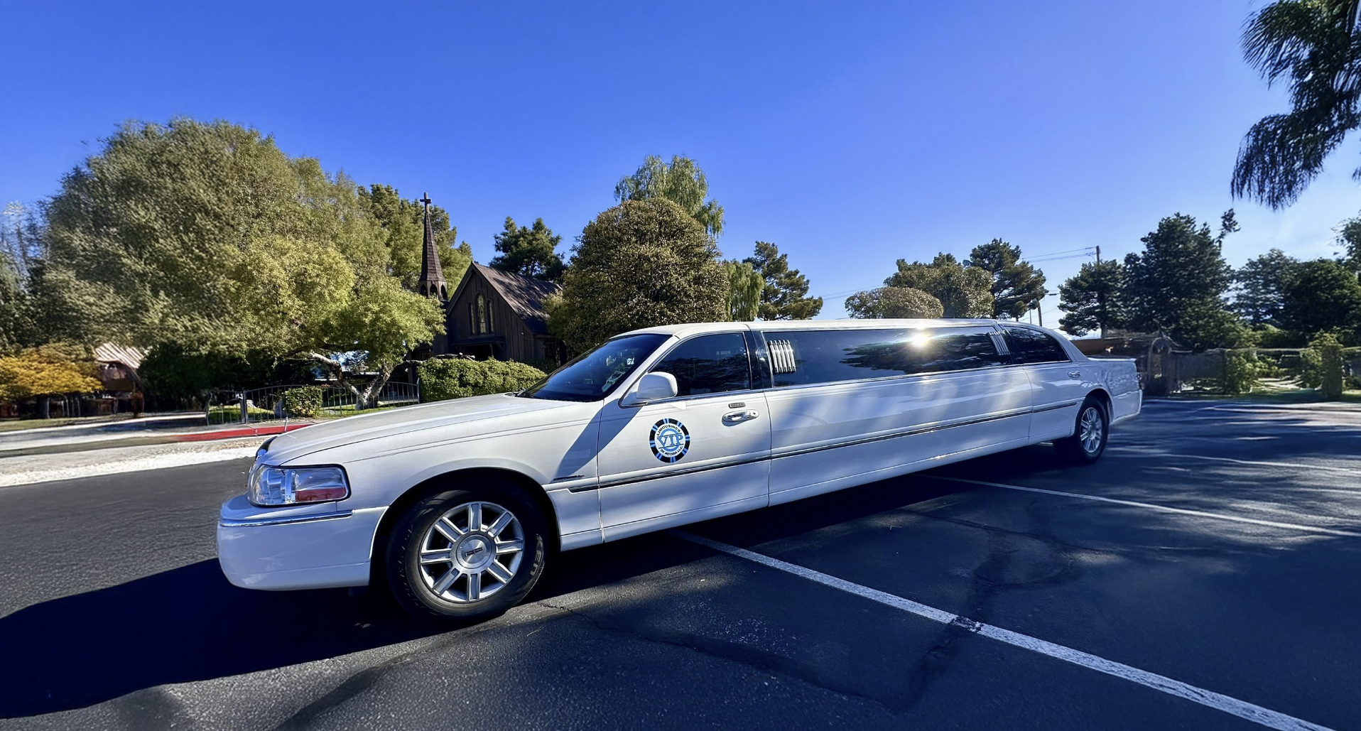 8 Passenger Limo